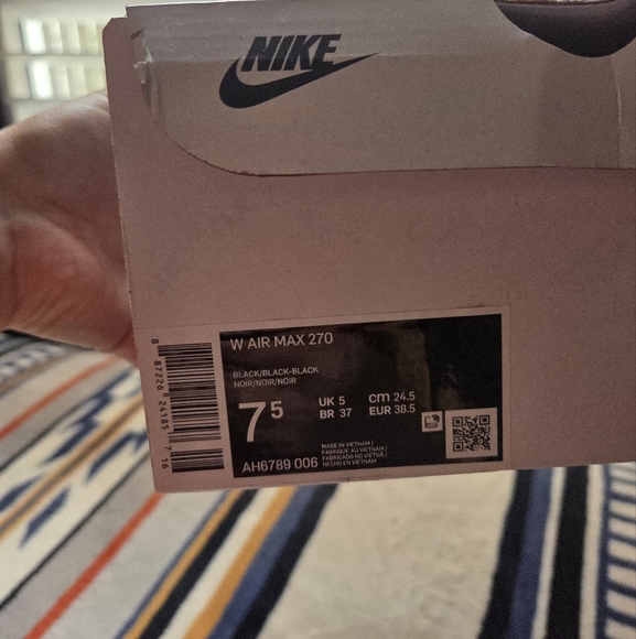 Nike Air Max 270 Black Sneakers - Picture 7 of 11